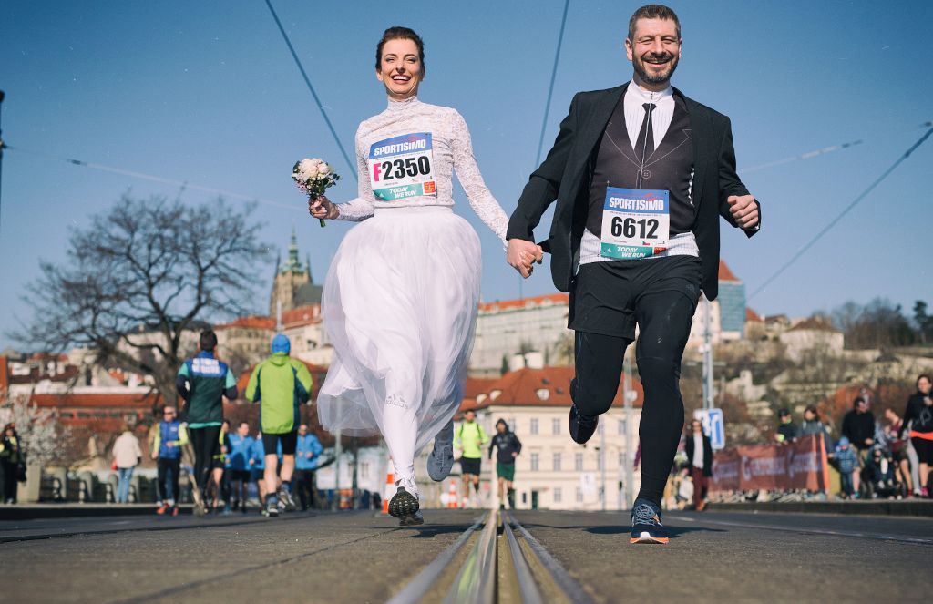 Svatba Soni s Michalem na pražském půlmaratonu.