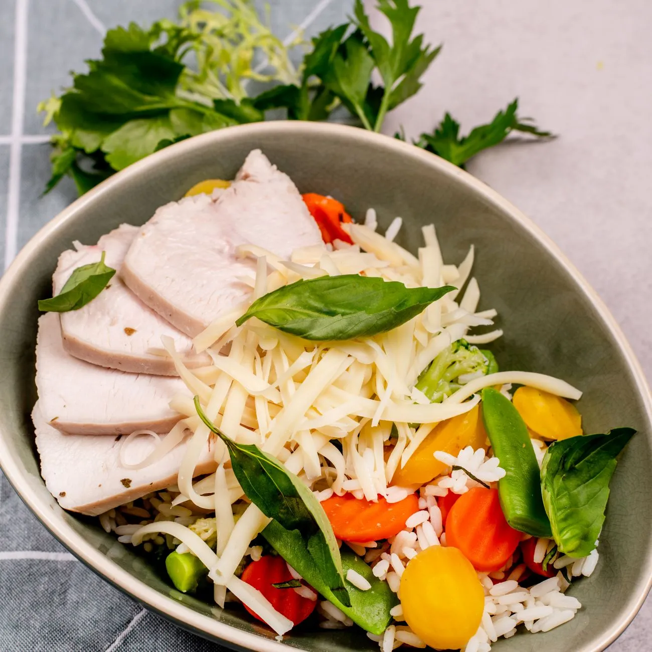 Risotto with turkey, vegetables and cheese