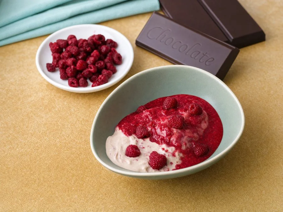 Chocolate mousse with raspberries