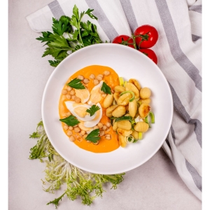 Cizrna na paprice, vejce, noky