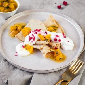 P2260853 Pro Mamy Recept Palacinky S Broskvovo   Matovou Omackou A Zakysanou Smetanou Zdroj Zdrave Stravovani Resize 1600